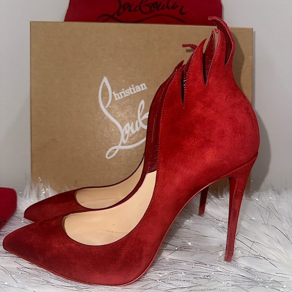 Christian Louboutin *NEVER WORN* Victorina 100 Veau Velours Carmin Size 39.5